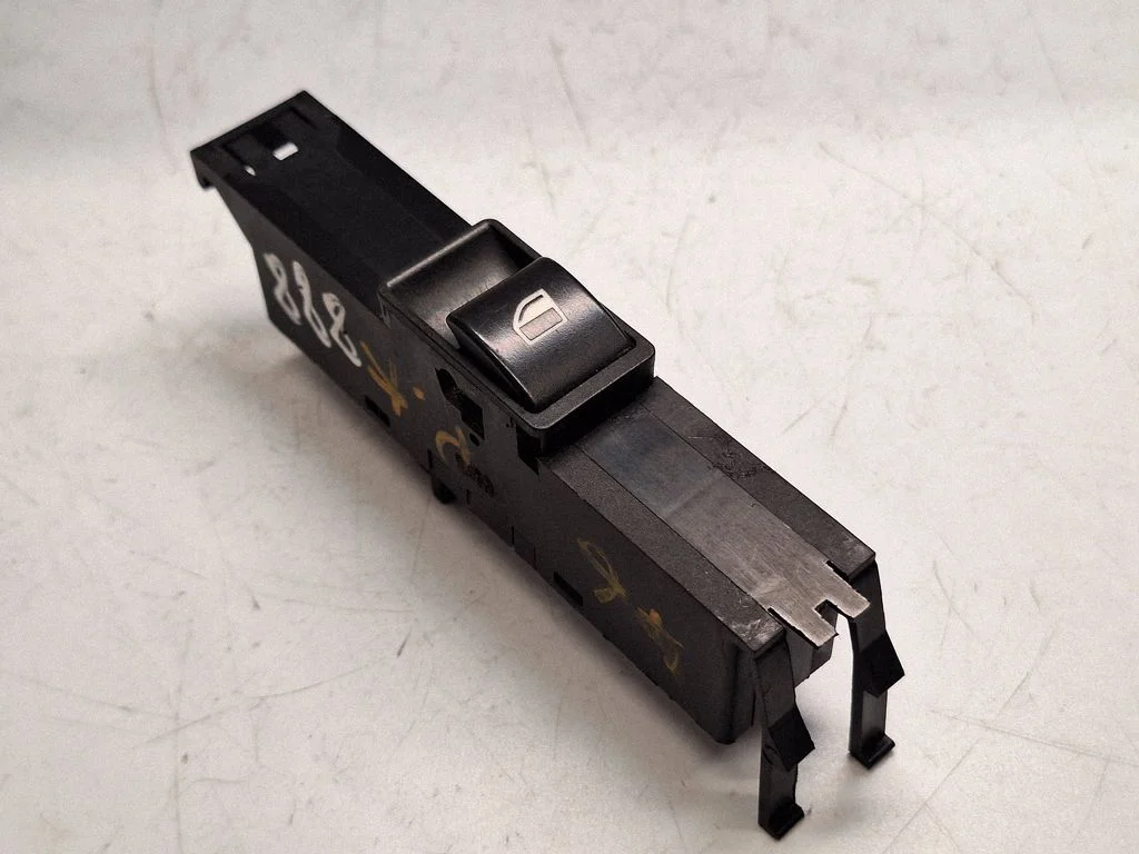 Electric window control switch 61318381511