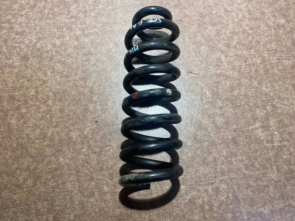 Tagumine keerdvedru A2053241004
