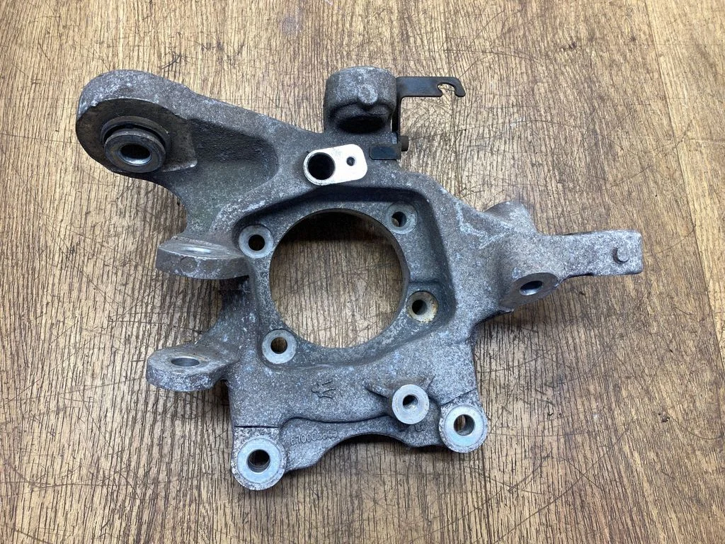 Tagumine rumm 670006805 – Maserati Ghibli (2013-)