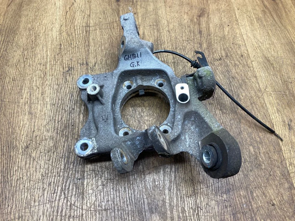 Tagumine rumm 670006804 – Maserati Ghibli (2013-)