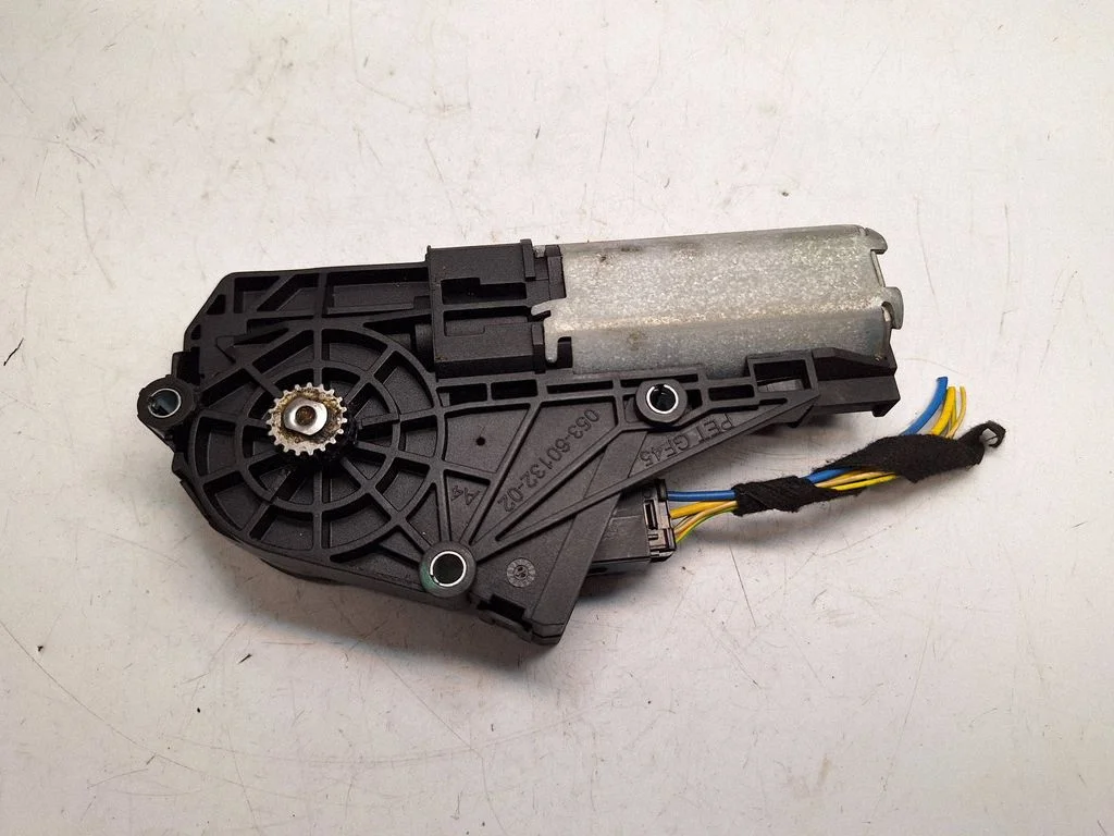 Jumta lūkas motoriņš/piedziņa 67619127381