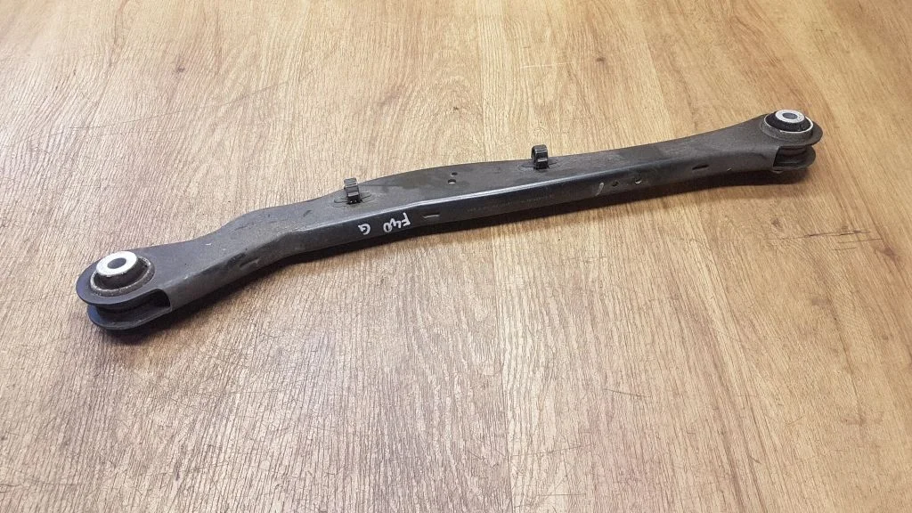 Rear control arm 6884693