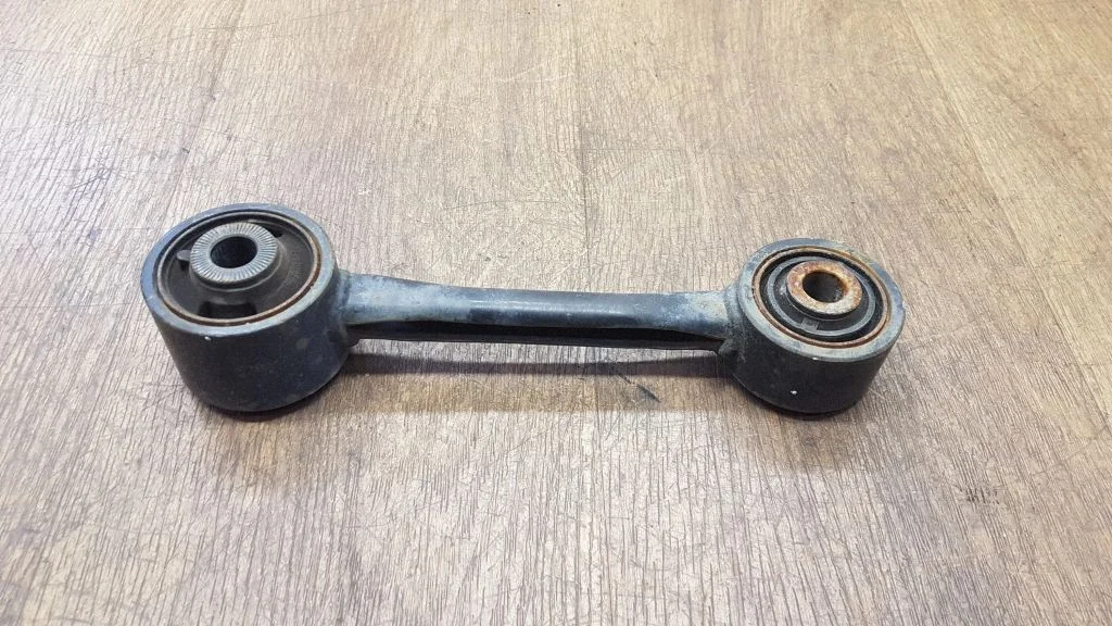Rear control arm 487100E080