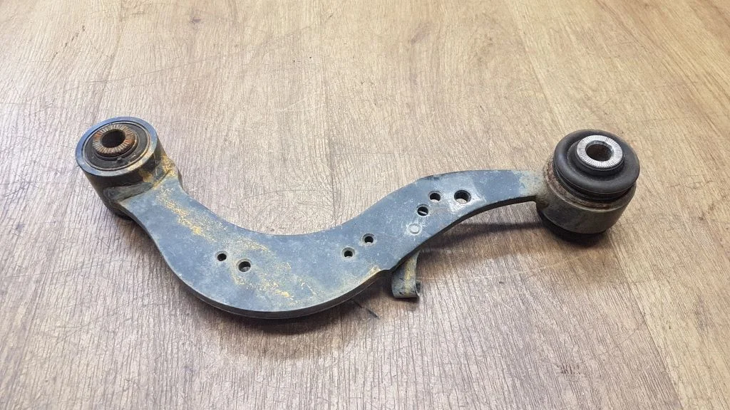 Rear control arm 4877048010