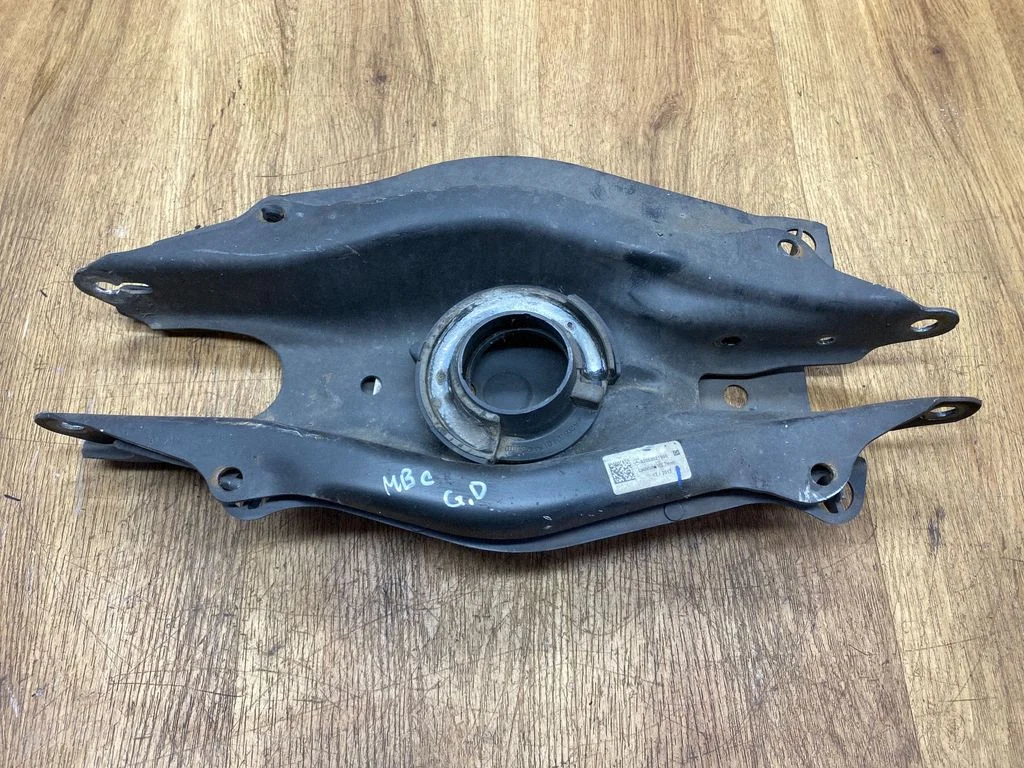 Tagumine ülemine õõtshoob A2053521900