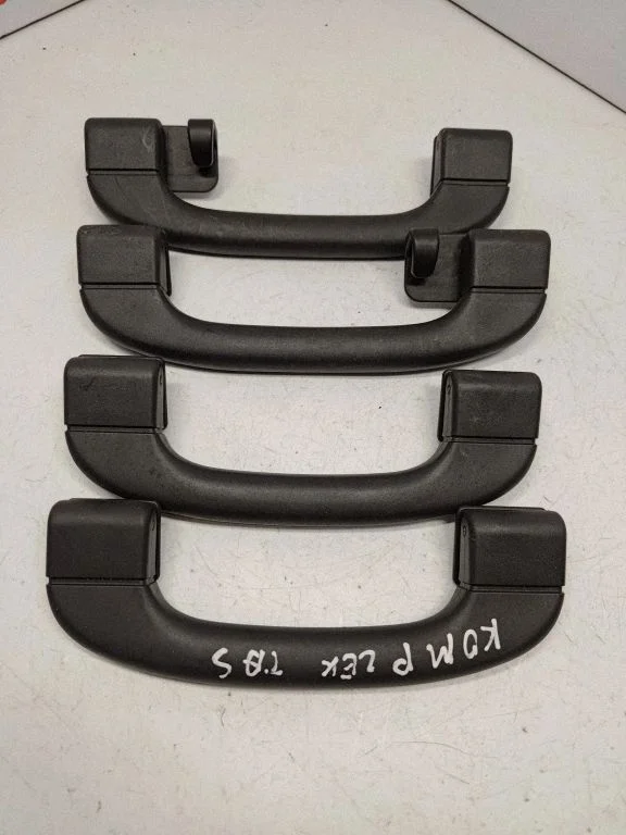 A set of handles for the ceiling 51168037374