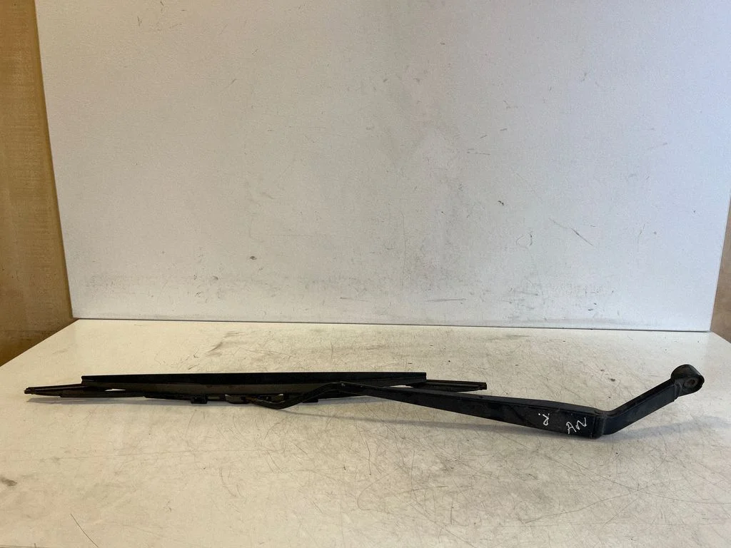 Front wiper blade arm – right