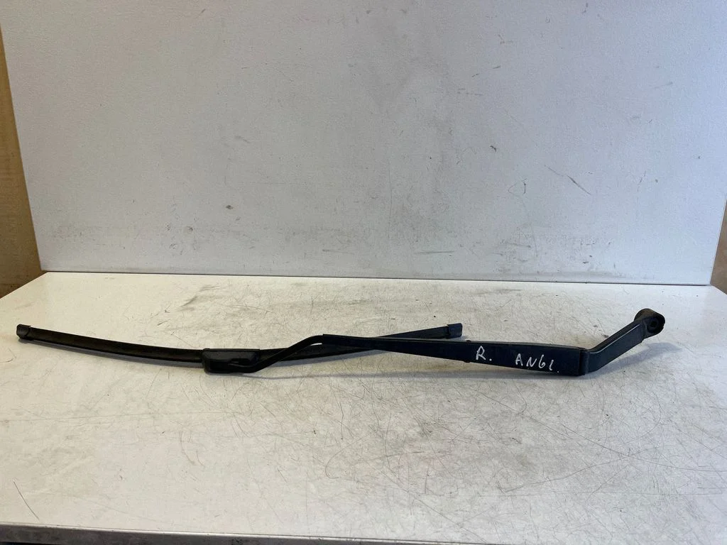 Front wiper blade arm – right