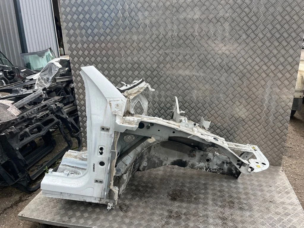 Front quarter panel – right