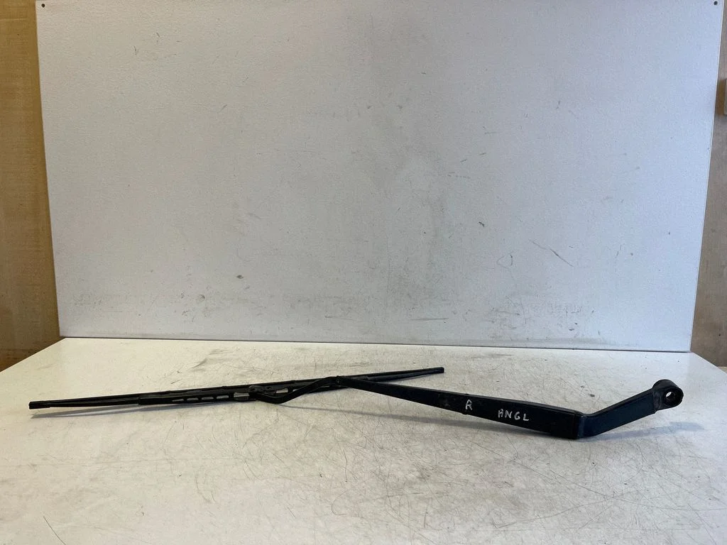 Front wiper blade arm – right