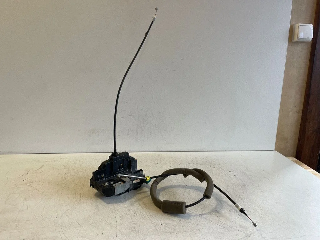 Front door lock – left