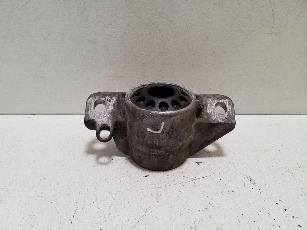 Amortisaatori kinnitusklamber 8K0513353E