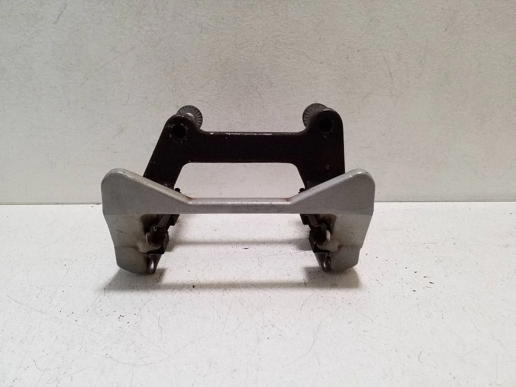Piduriklotside hoidik/kandur (tagumine) – parem