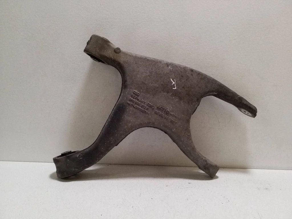 Tagumine ülemine õõtshoob 8R0505312F