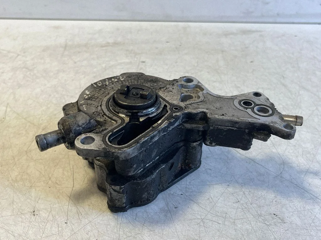 Vacuum pump 038145209A
