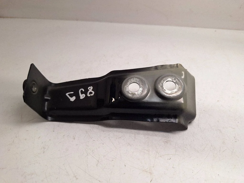 Fender mounting bracket 7418218