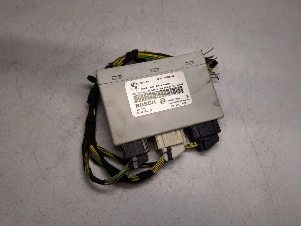 Parkavimo (PDC) daviklių valdymo blokas