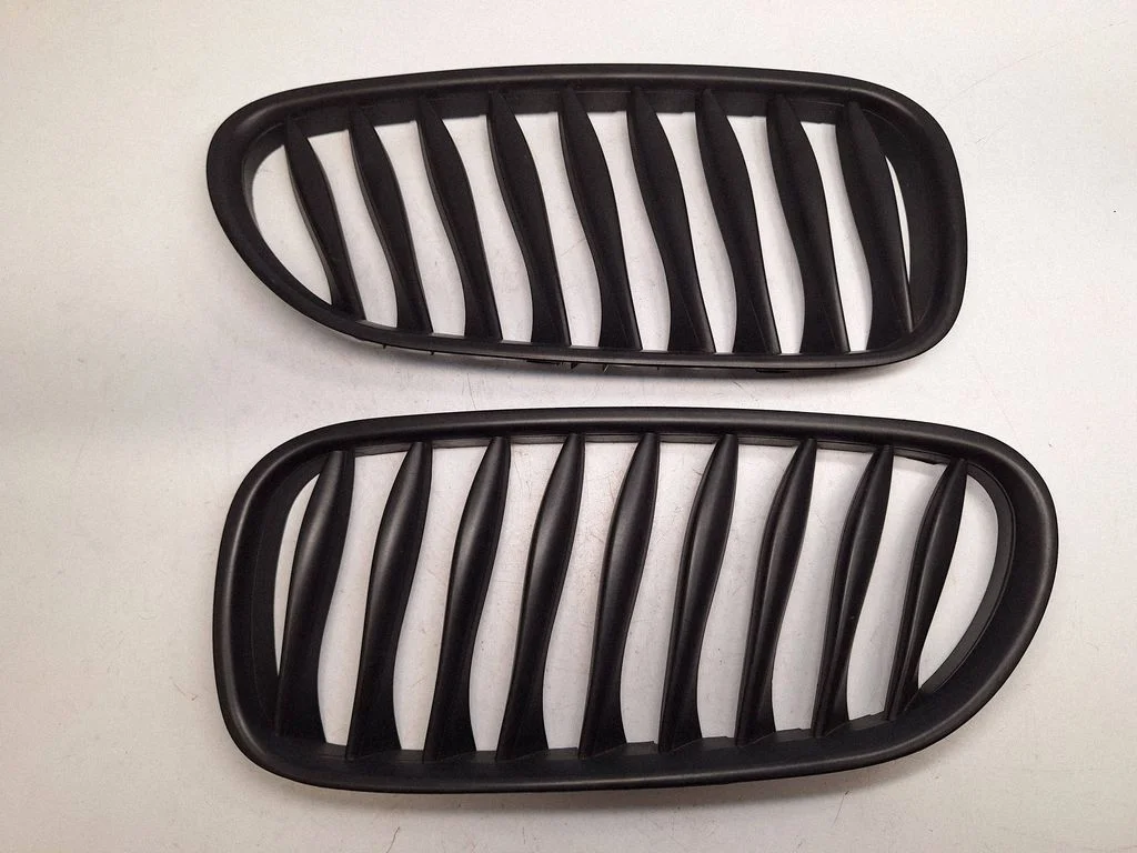 Atrapa przednia (grill) 51137051957