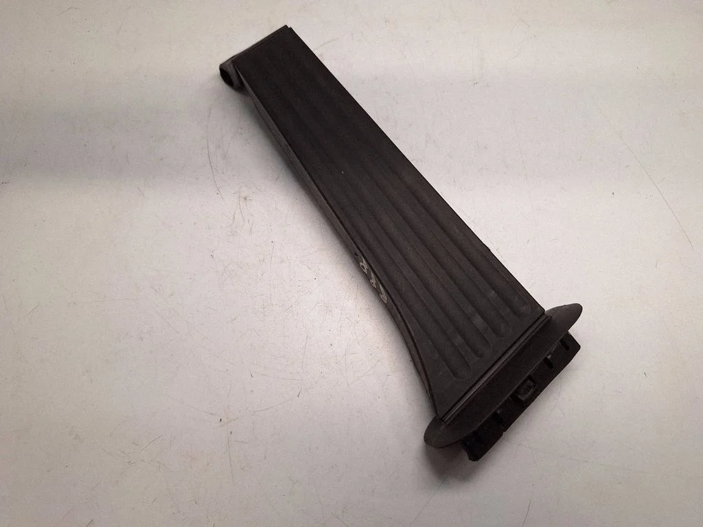 Accelerator throttle pedal 1158660