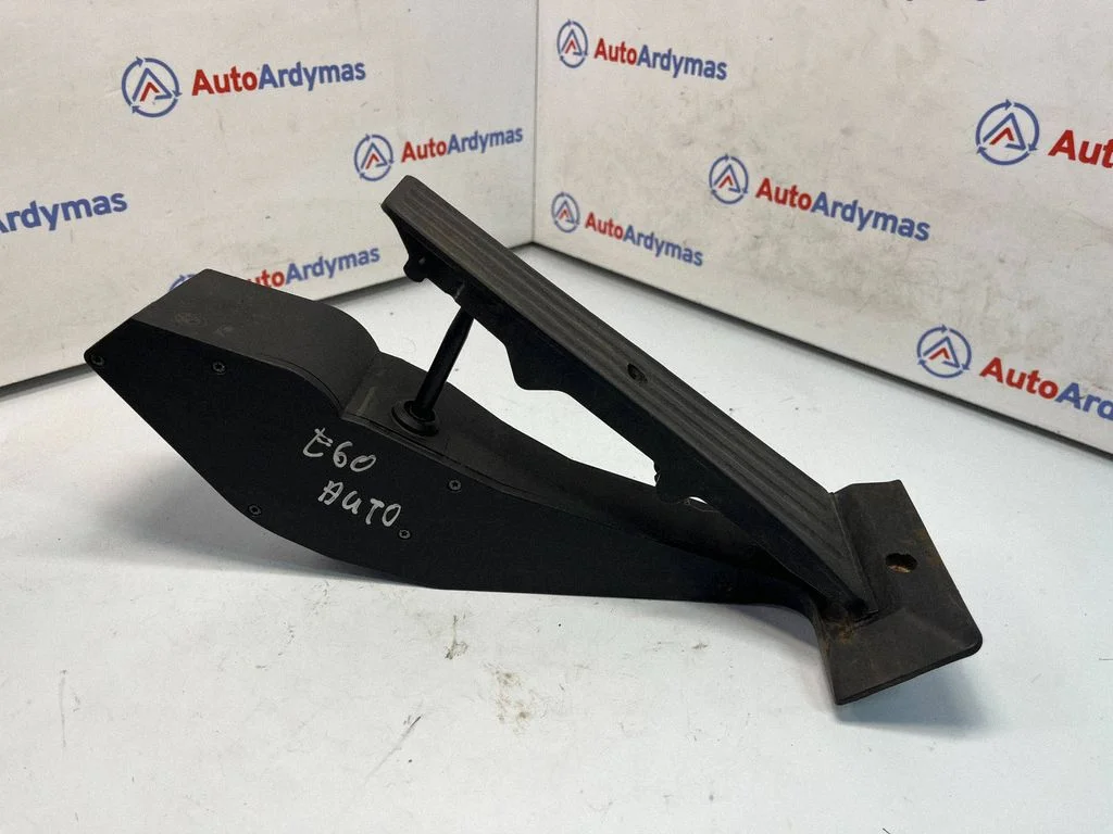Gaasipedaal – BMW 5-seeria E60 E61 (2004-2010)