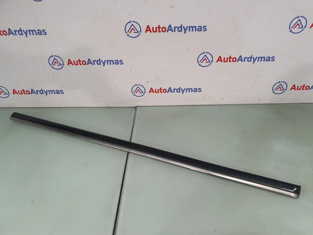 Priekšējo durvju apdare (molings) 51137036706