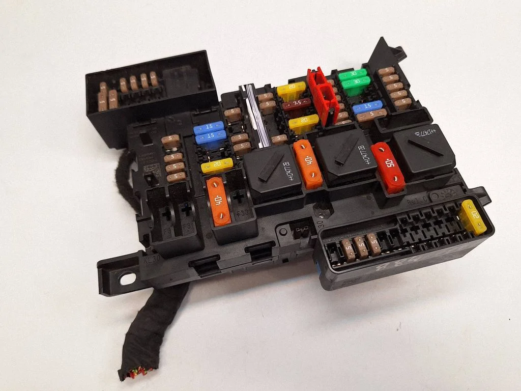 Kaitsmeplokk 9360501 – BMW i3 (2013-)