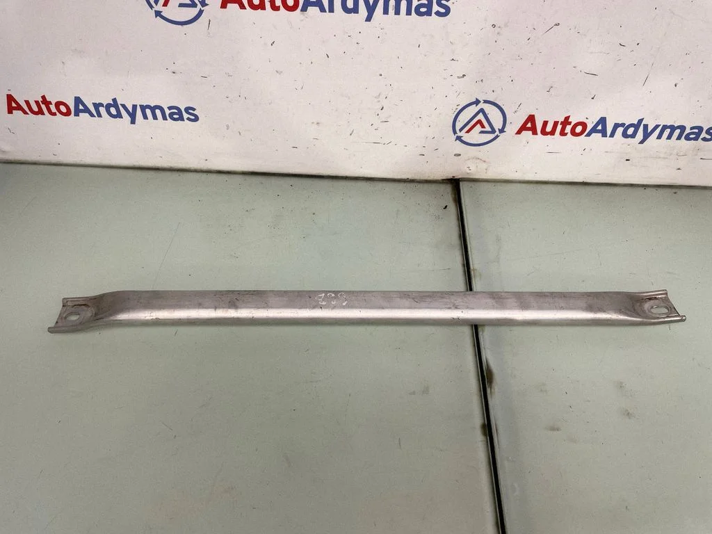 Kita variklio skyriaus detalė
