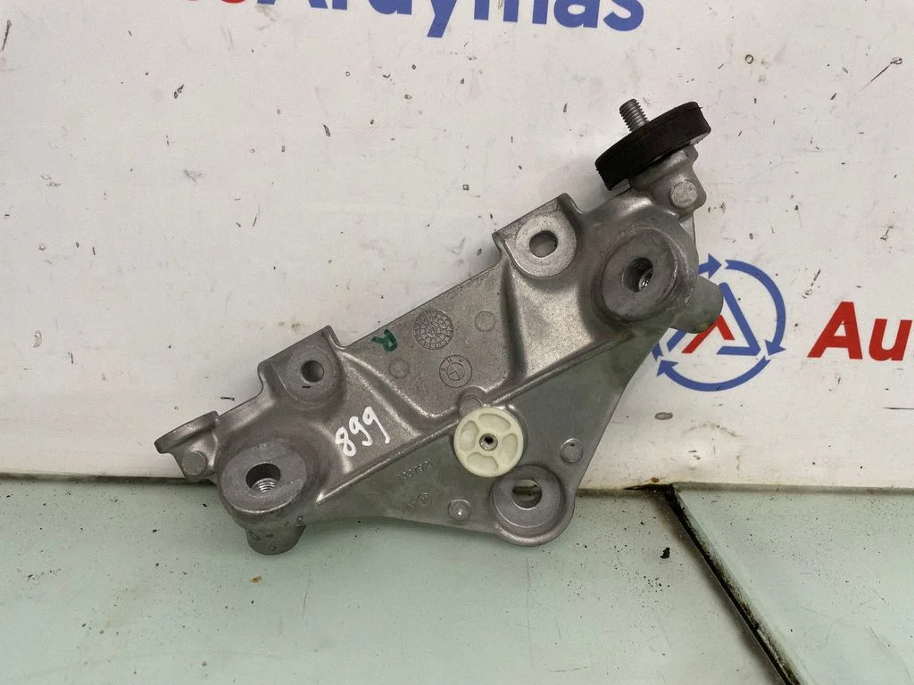 Kita variklio skyriaus detalė