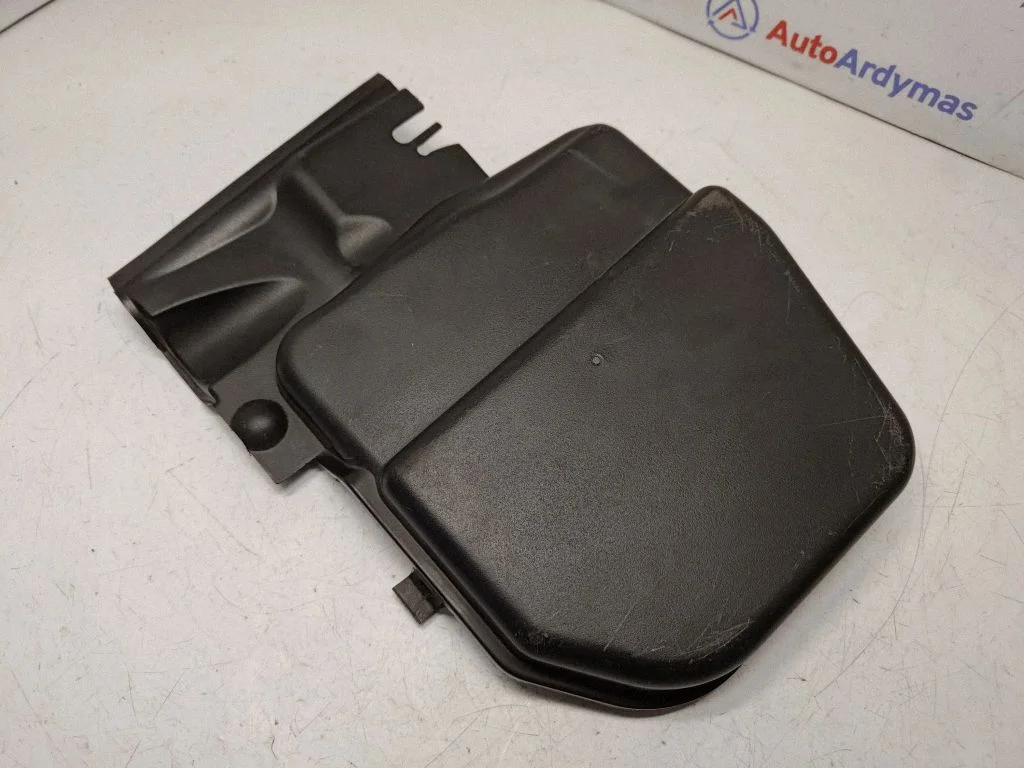 Kita variklio skyriaus detalė