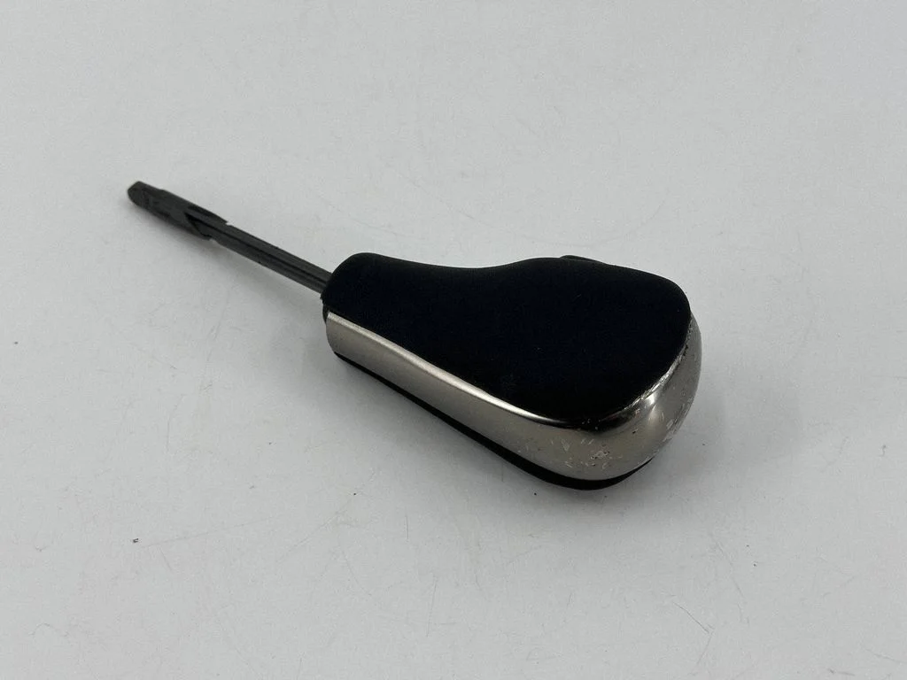 Pārnesumu pārslēga sviras apdare (āda, poga) 7585790