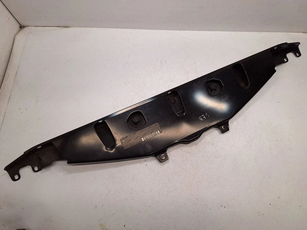 Radiatoru paneļa augšējā daļa 7200689