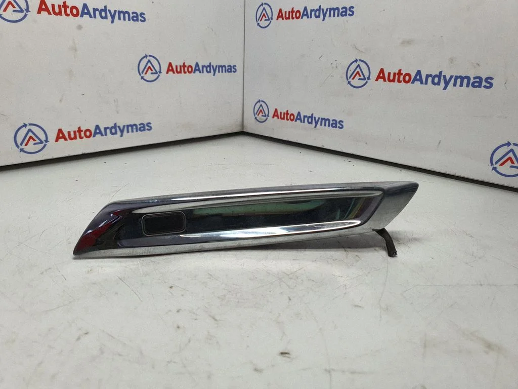 Fender trim (molding) 7336644