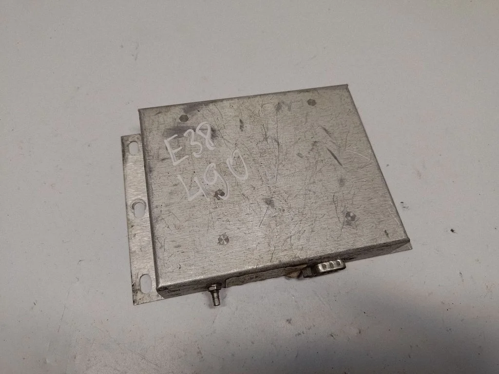 Navigācijas (GPS) vadības bloks 8377978