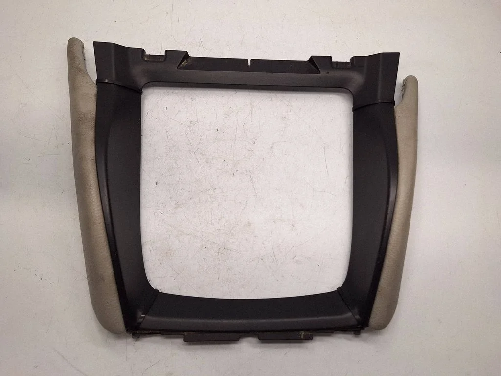 Cita centrālās konsoles (tuneļa) detaļa 51169129401
