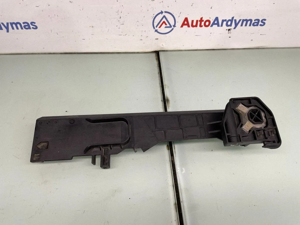 Radiaatori kinnitusklamber 7616025 – BMW i3 (2013-)