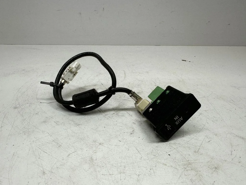 AUX in-socket connector 9189176