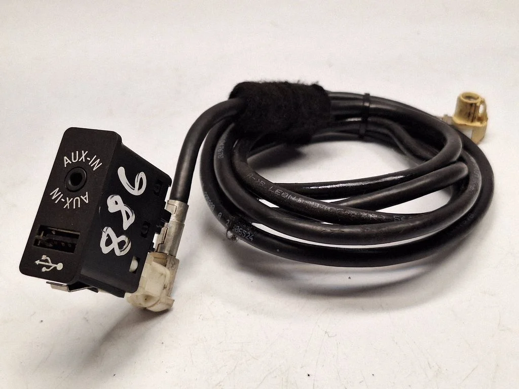 USB ligzda – BMW X5 F15 (2013-2017)