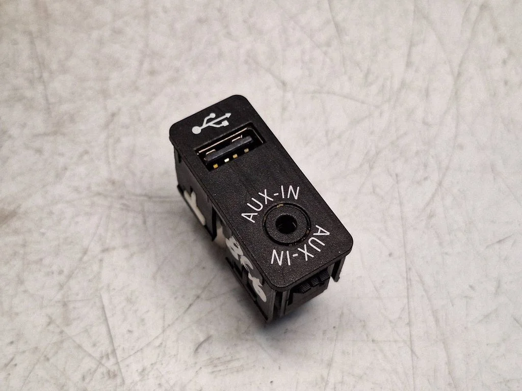 USB socket connector 84109229246