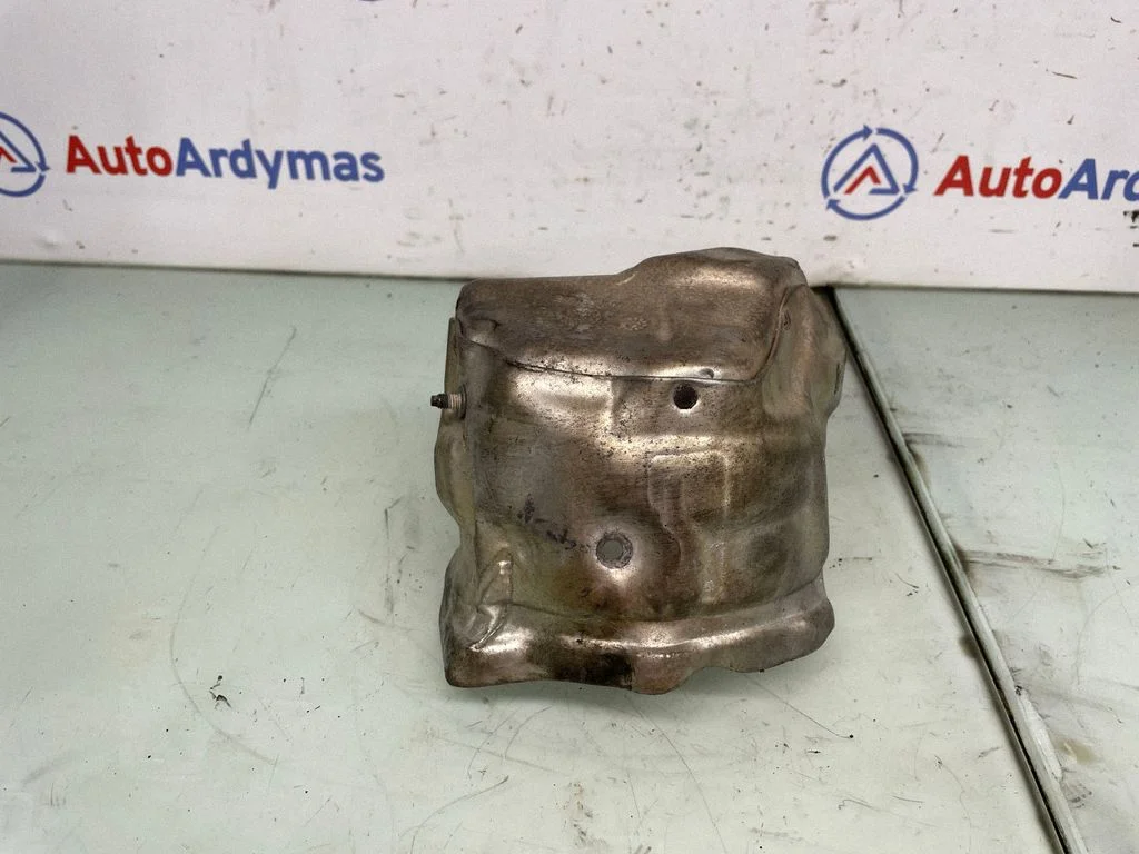 Heat shield in engine bay 8508138