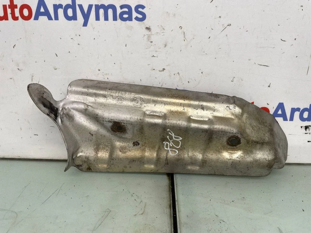 Heat shield in engine bay 8508139