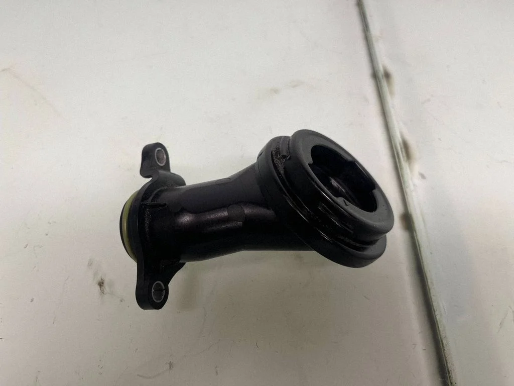 Eļļas uzpildes caurule 8601716