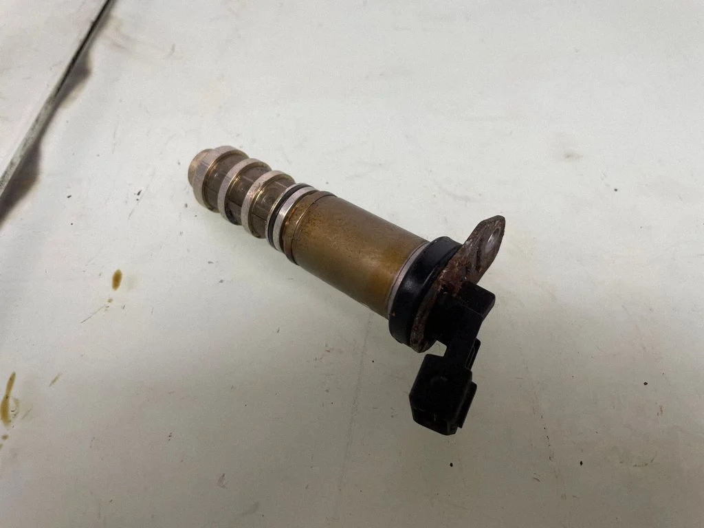 Camshaft vanos timing valve 8605123