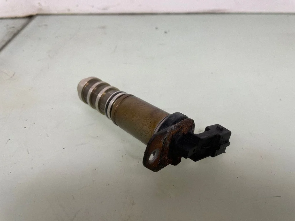 Camshaft vanos timing valve 7585776