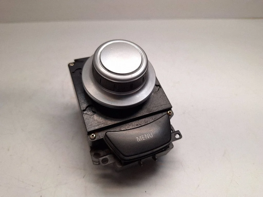 Head unit multimedia control – BMW X5 E70 (2006-2013)