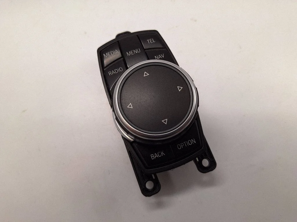 Head unit multimedia control 65829350723
