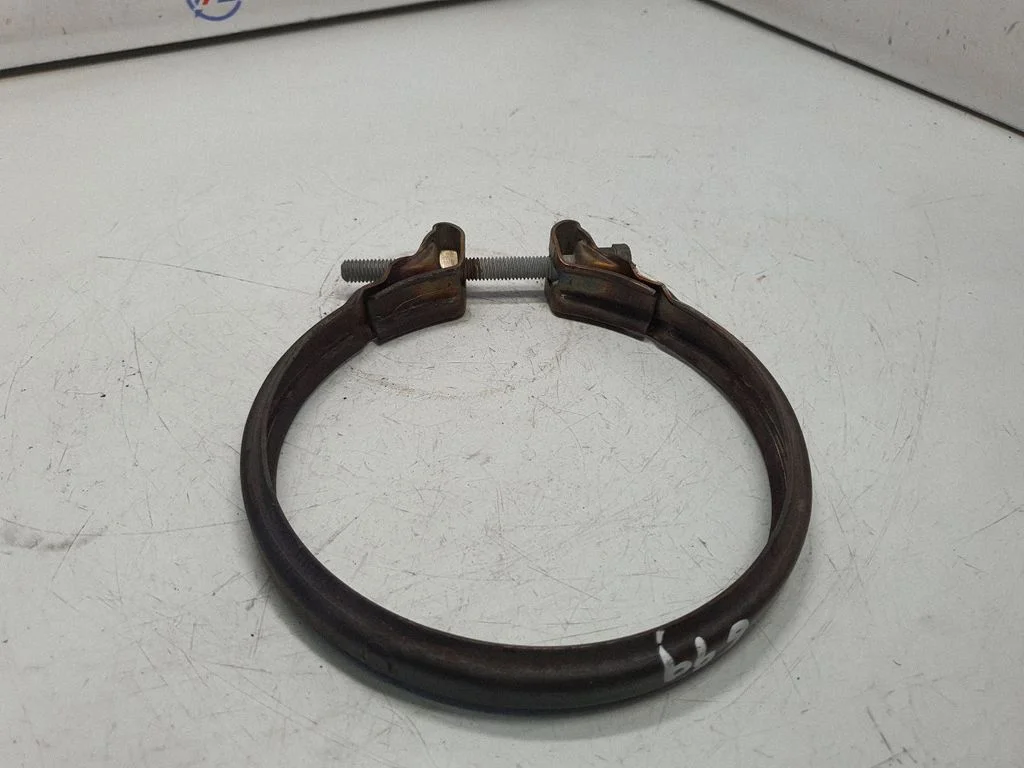 Muffler pipe connector clamp 8612537