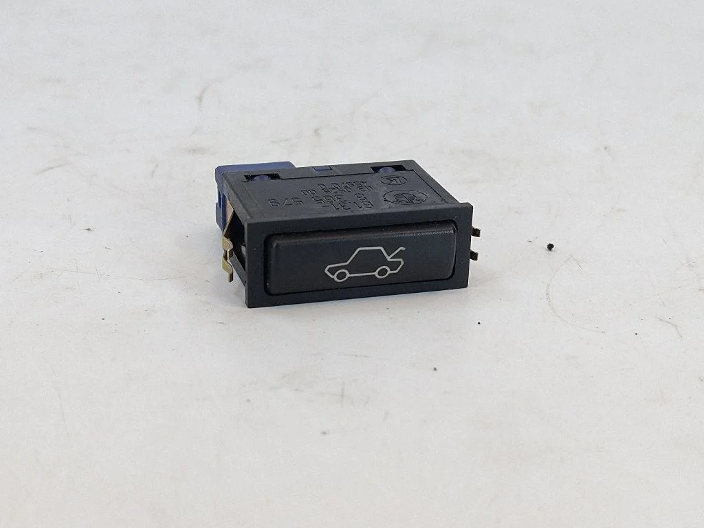 Tailgate opening switch – BMW 5 Series E39 (1996-2003)