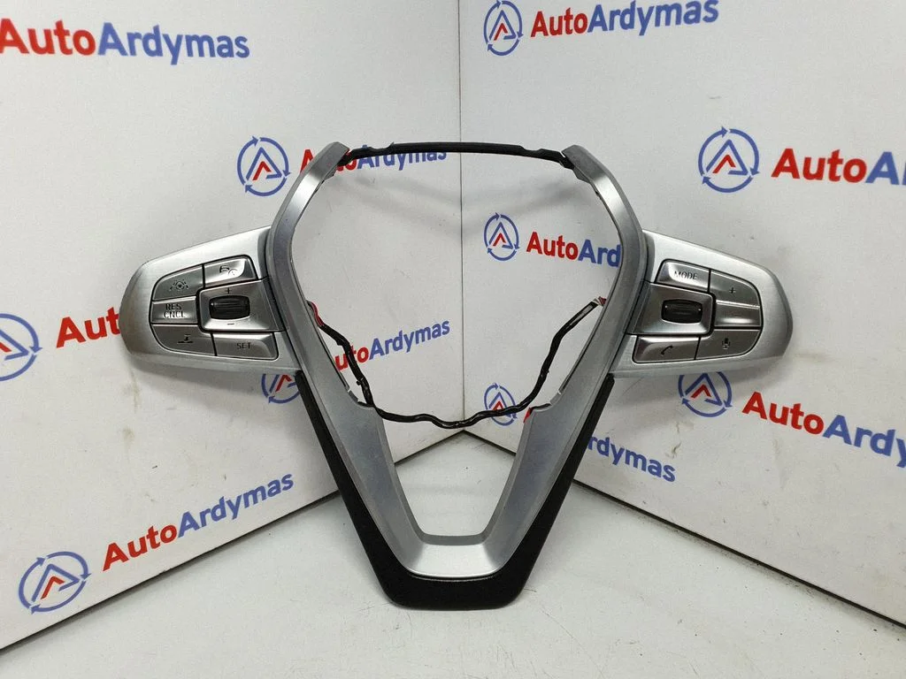 Steering wheel buttons/switches 6847542