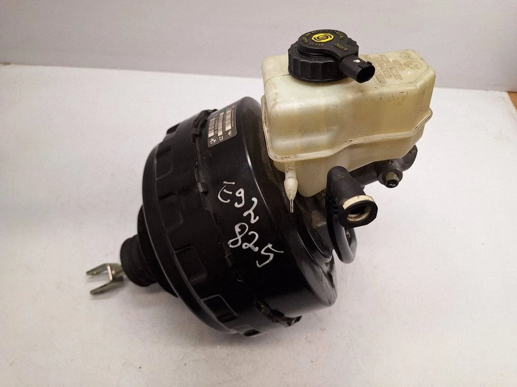Brake booster 6785648