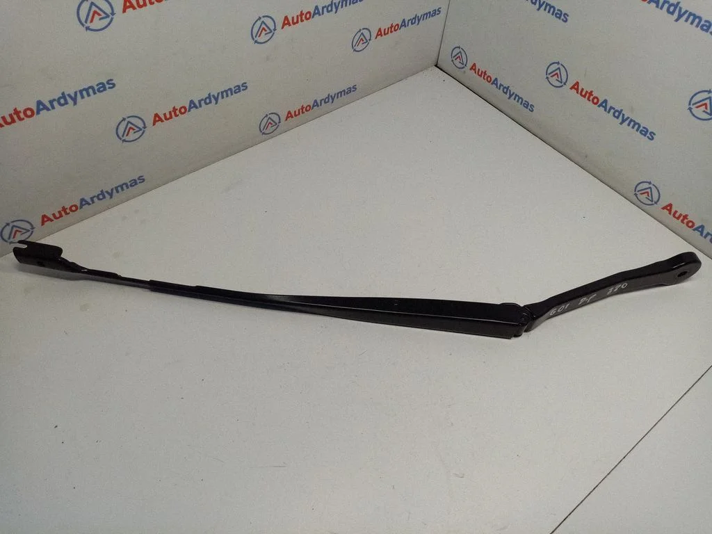 Front wiper blade arm 7399010